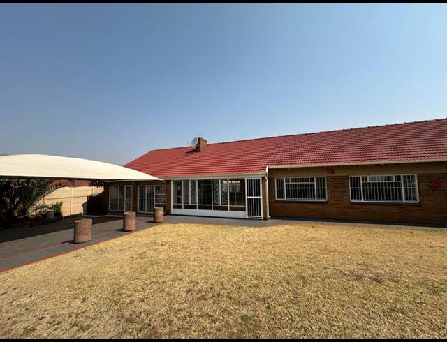 4 BEDROOM HOUSE FOR SALE IN MARLANDS